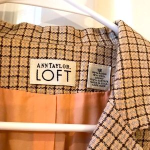 Elegant Ann Taylor vest, square fabric!